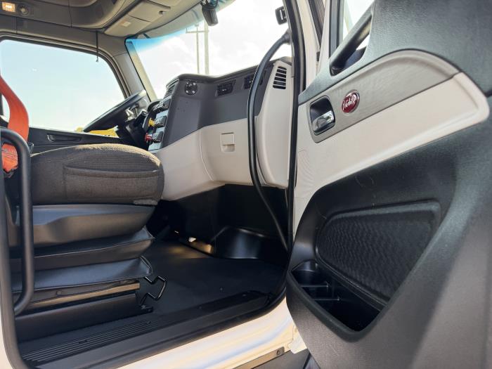 2022 Peterbilt 579-21