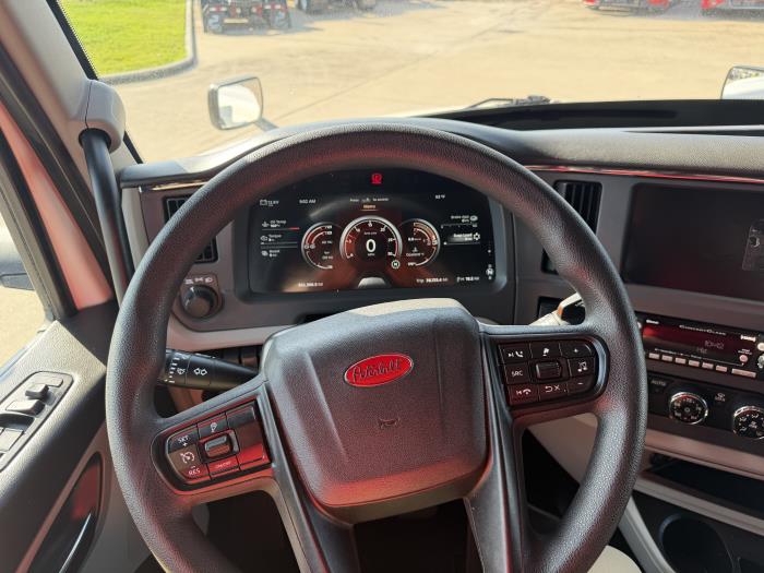 2022 Peterbilt 579-36