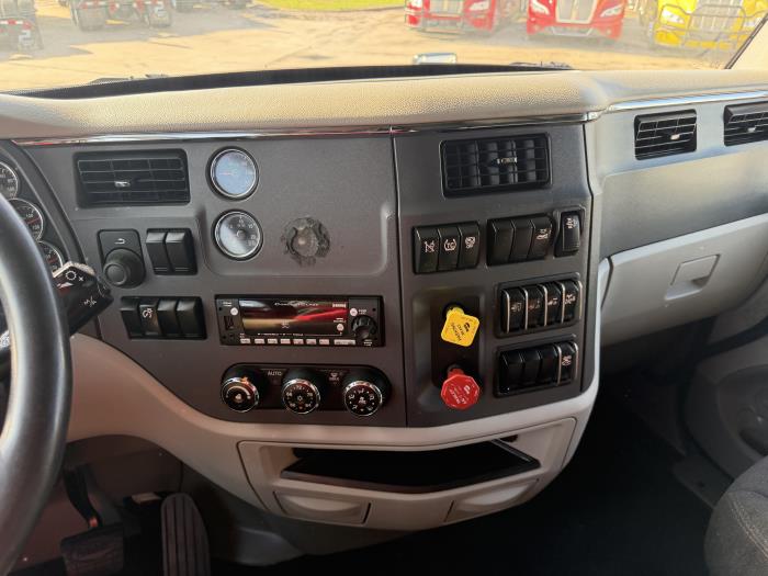 2021 Peterbilt 579-36