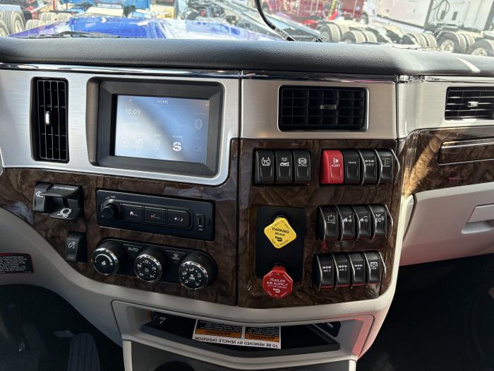 2027 Peterbilt 589-15