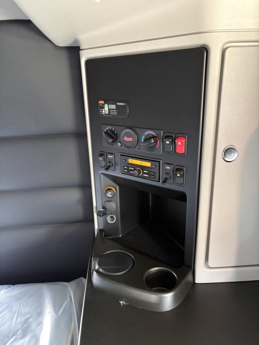 2027 Peterbilt 589-19