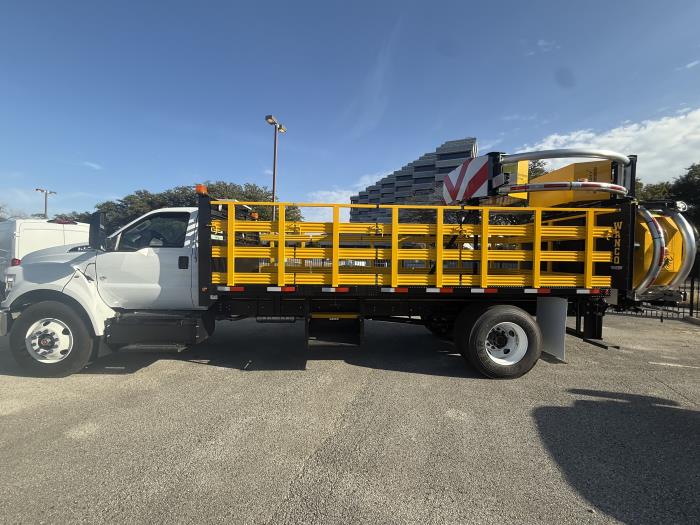 2027 Ford F-650-1