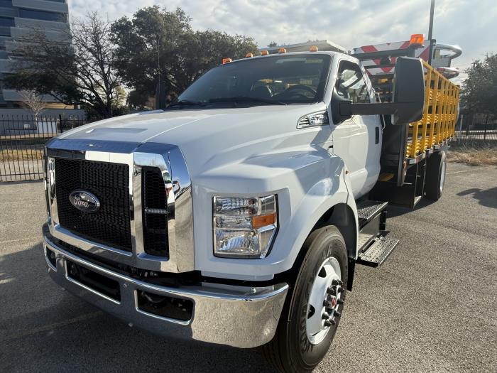 2027 Ford F-650-8