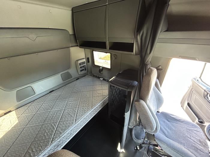 2018 International LT625-15