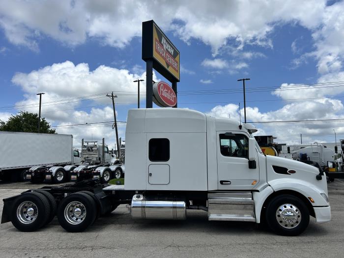 2022 Peterbilt 579-3
