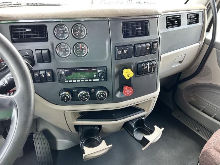 2022 Peterbilt 579-28