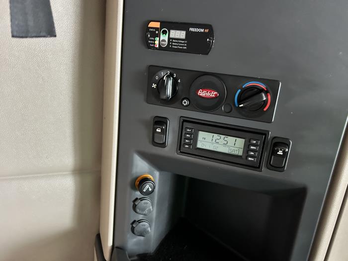 2022 Peterbilt 579-40