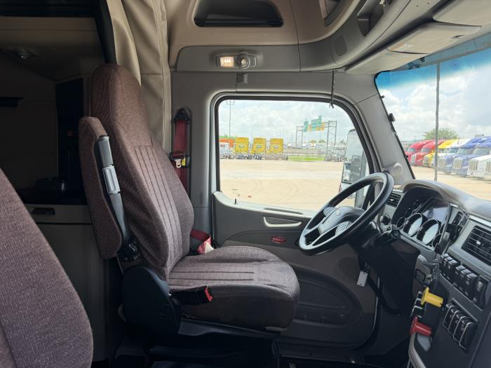 2022 Peterbilt 567-22