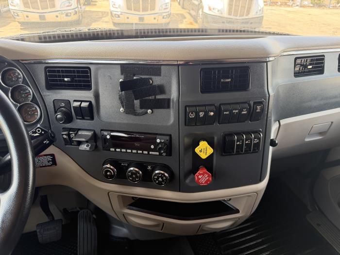 2022 Peterbilt 567-33