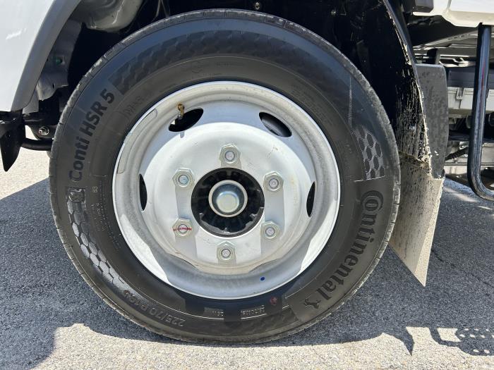 2027 Isuzu NPR-HD-15