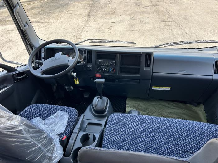 2027 Isuzu NPR-HD-32