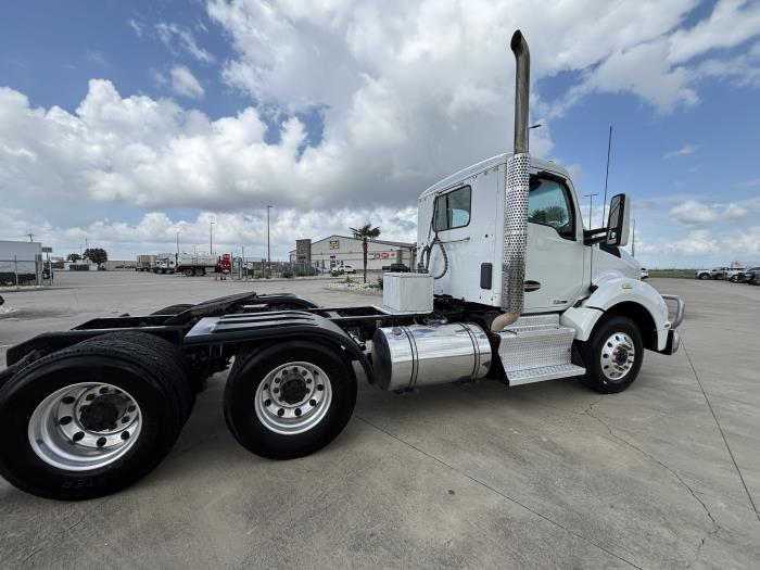 2017 Kenworth T880-3