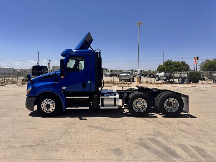 2020 Freightliner Cascadia-5