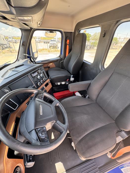 2020 Freightliner Cascadia-7
