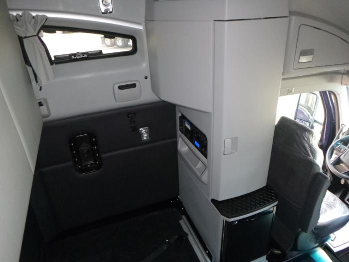 2023 Kenworth T680-22