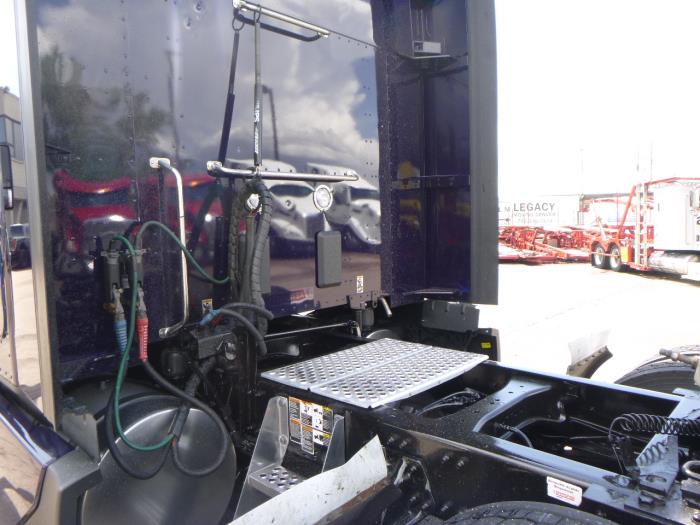 2023 Kenworth T680-31