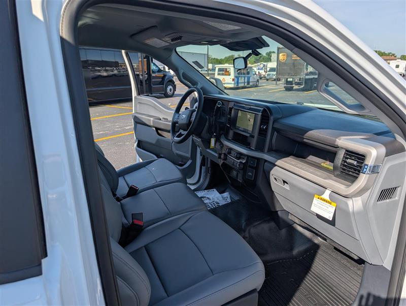 New 2026 Ford F-550 - photo 22