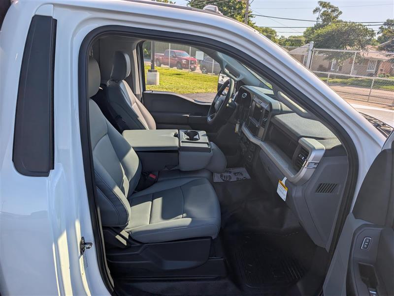 New 2026 Ford F-550 - photo 23