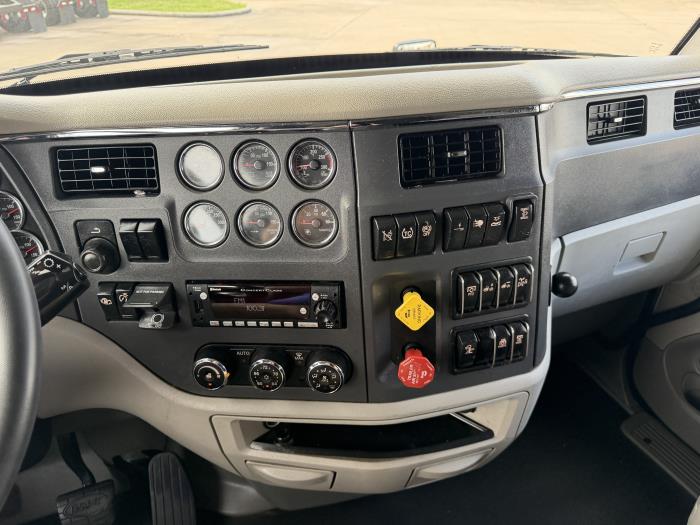 2021 Peterbilt 579-32