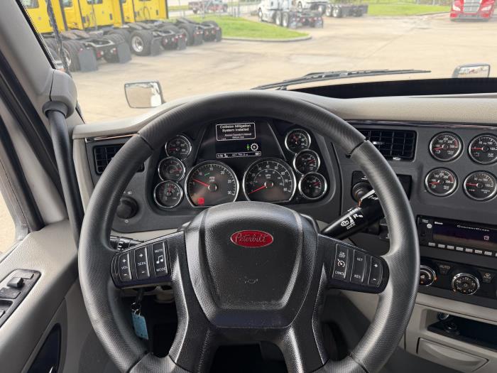 2021 Peterbilt 579-33