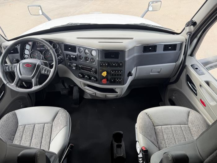 2021 Peterbilt 579-30