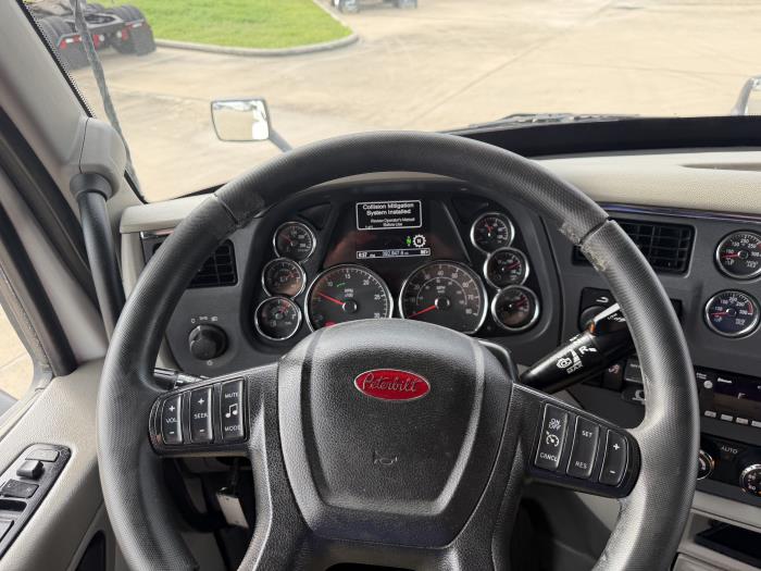 2021 Peterbilt 579-33