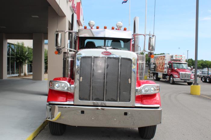 2023 Peterbilt 389-1