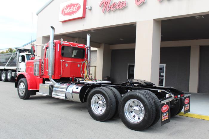 2023 Peterbilt 389-3