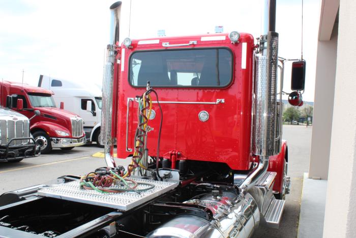 2023 Peterbilt 389-5