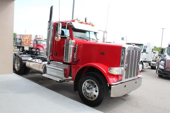 2023 Peterbilt 389-7
