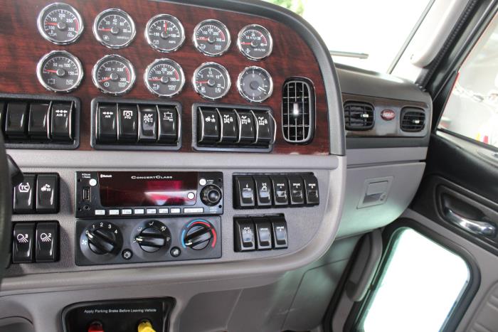 2023 Peterbilt 389-11