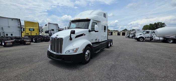 2022 Peterbilt 579-0