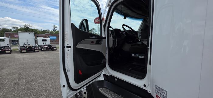 2022 Peterbilt 579-8