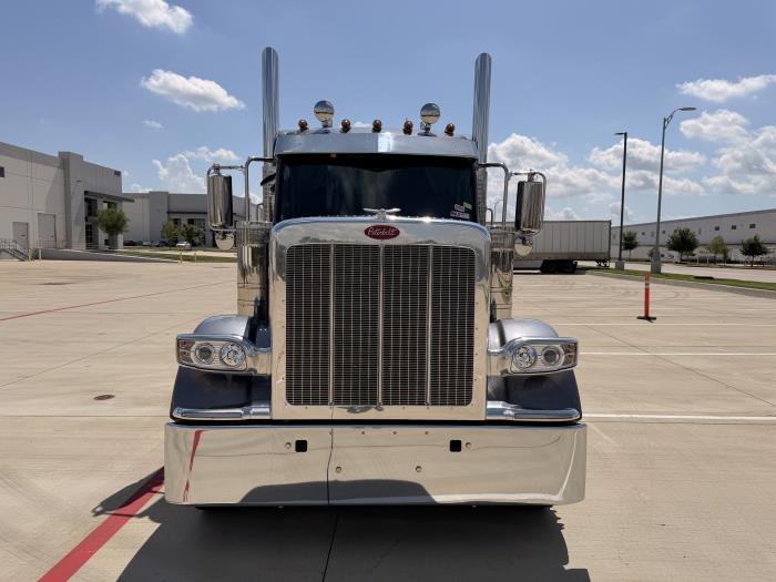 2027 Peterbilt 589-2