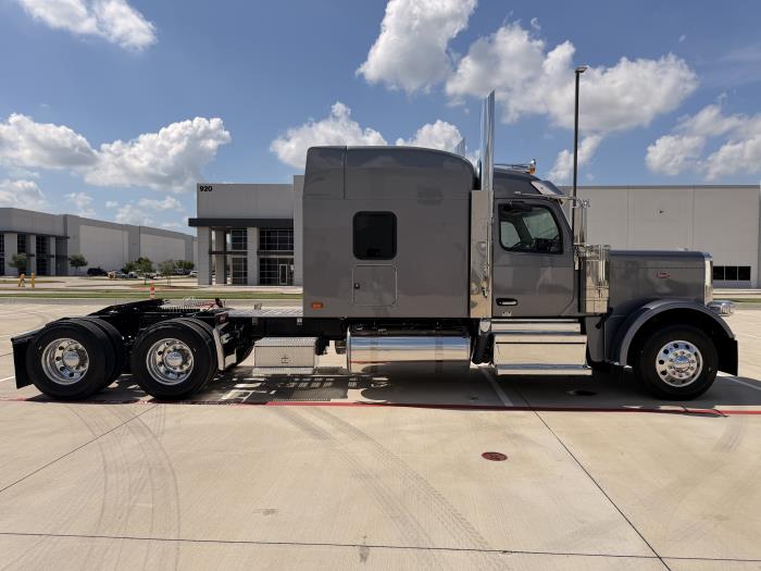 2027 Peterbilt 589-4
