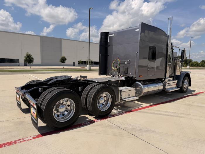 2027 Peterbilt 589-5