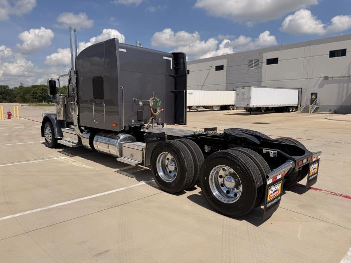 2027 Peterbilt 589-7