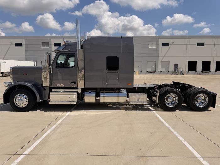 2027 Peterbilt 589-8