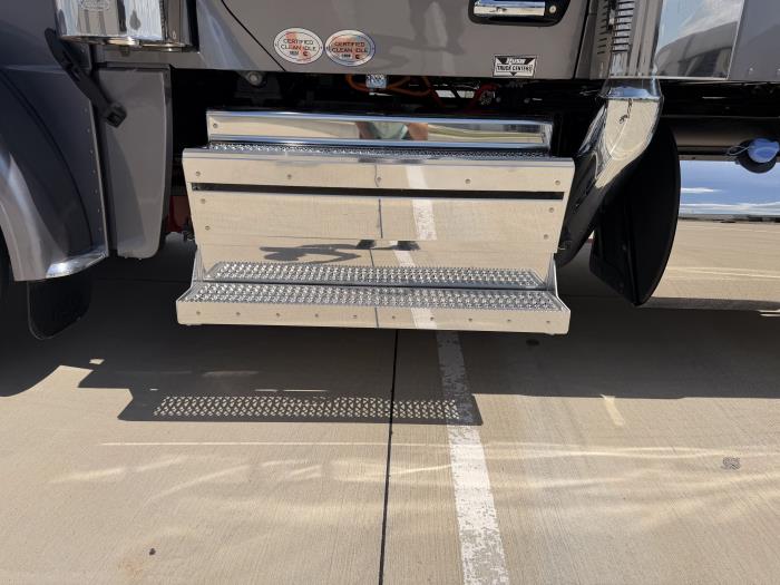 2027 Peterbilt 589-10