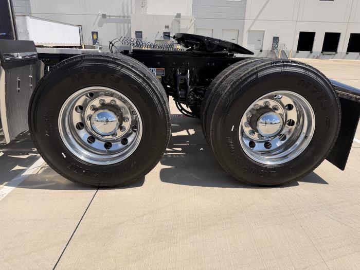 2027 Peterbilt 589-12