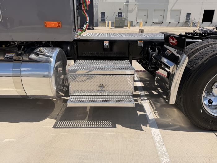 2027 Peterbilt 589-14