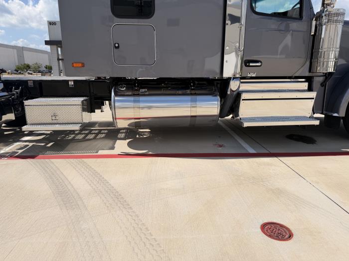 2027 Peterbilt 589-15