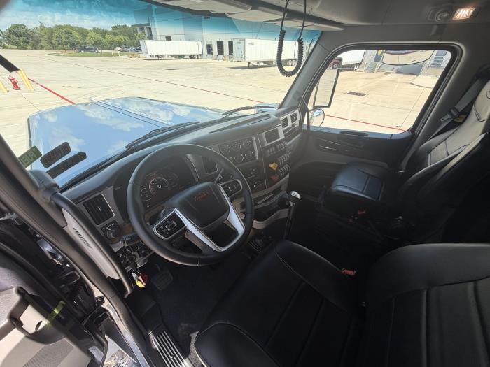 2027 Peterbilt 589-19