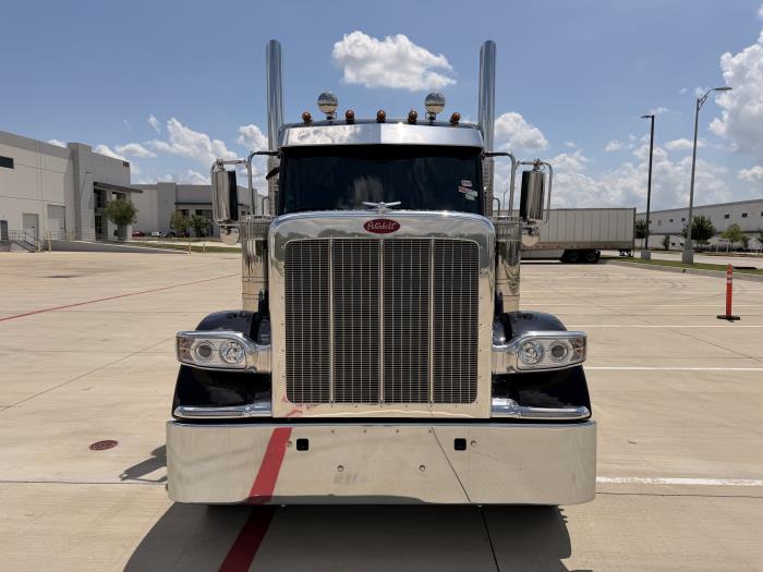 2027 Peterbilt 589-2
