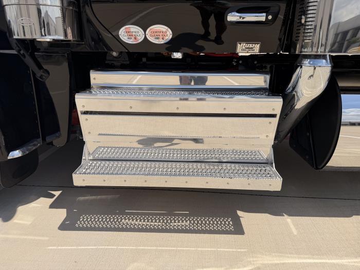 2027 Peterbilt 589-9