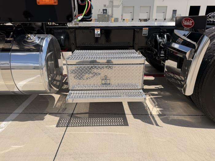 2027 Peterbilt 589-11