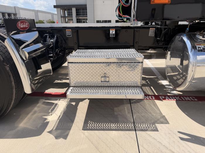 2027 Peterbilt 589-14