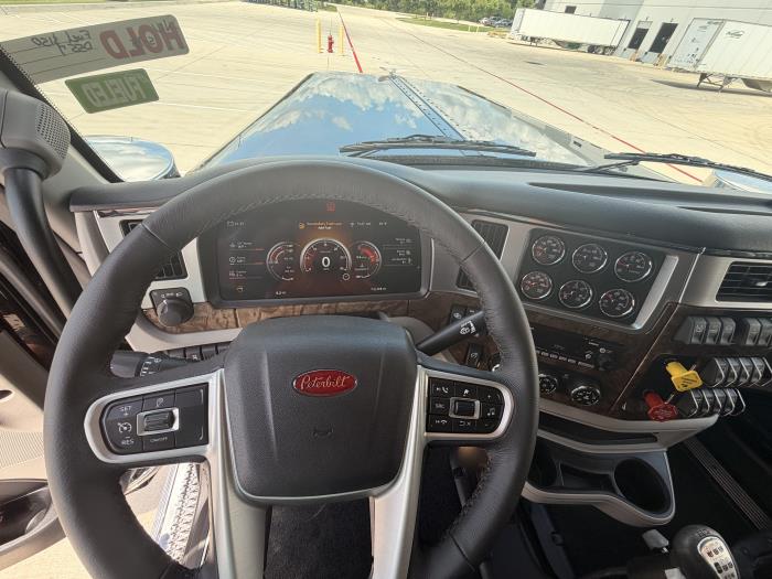 2027 Peterbilt 589-21