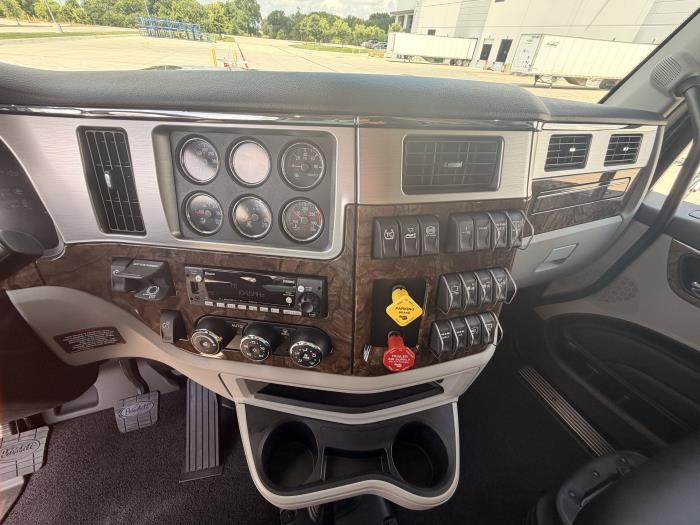 2027 Peterbilt 589-22