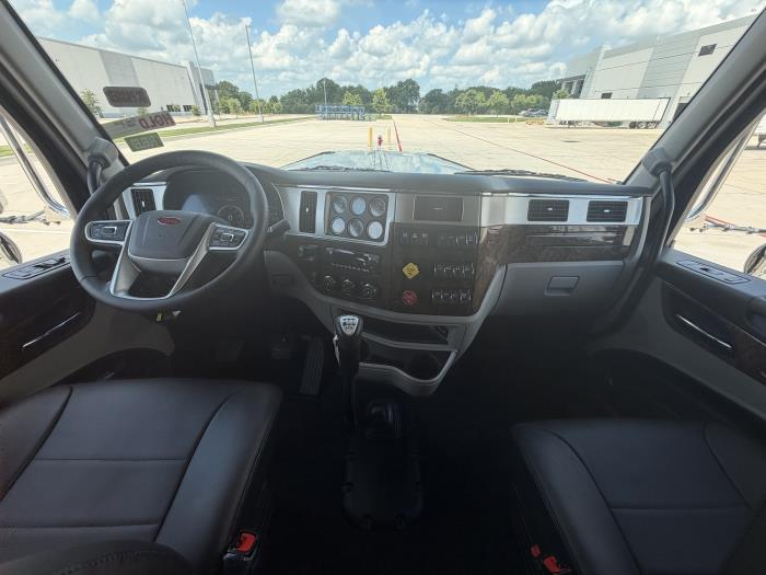 2027 Peterbilt 589-28